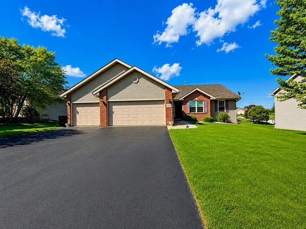 $399,900 | 423 Cross Plains Road, Rockford, IL 61107