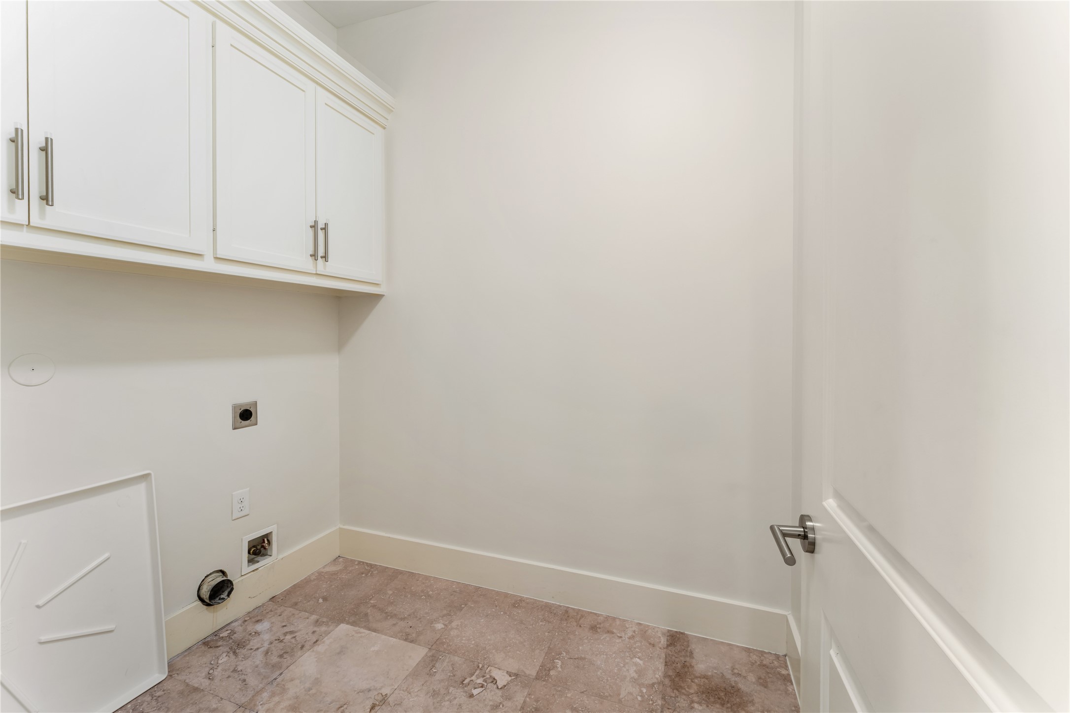 4938 Edison Park Lane Houston, TX 77081 - Photo 46 of 49 a view of bathroom