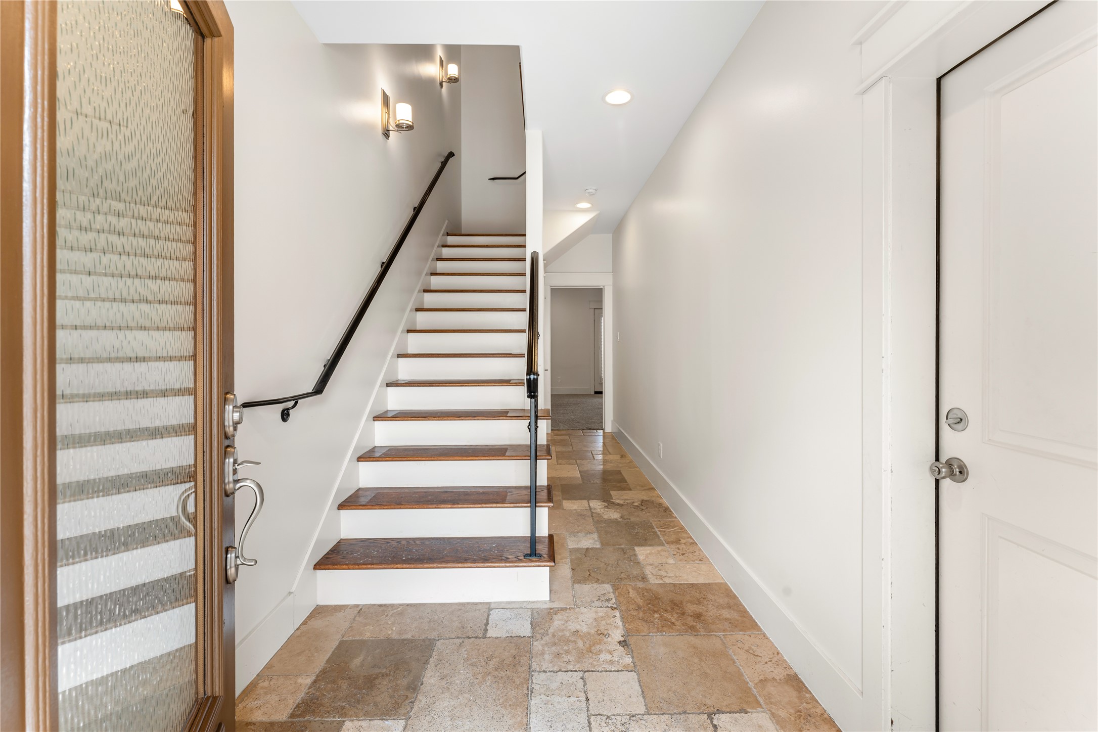 4938 Edison Park Lane Houston, TX 77081 - Photo 5 of 49 a view of entryway