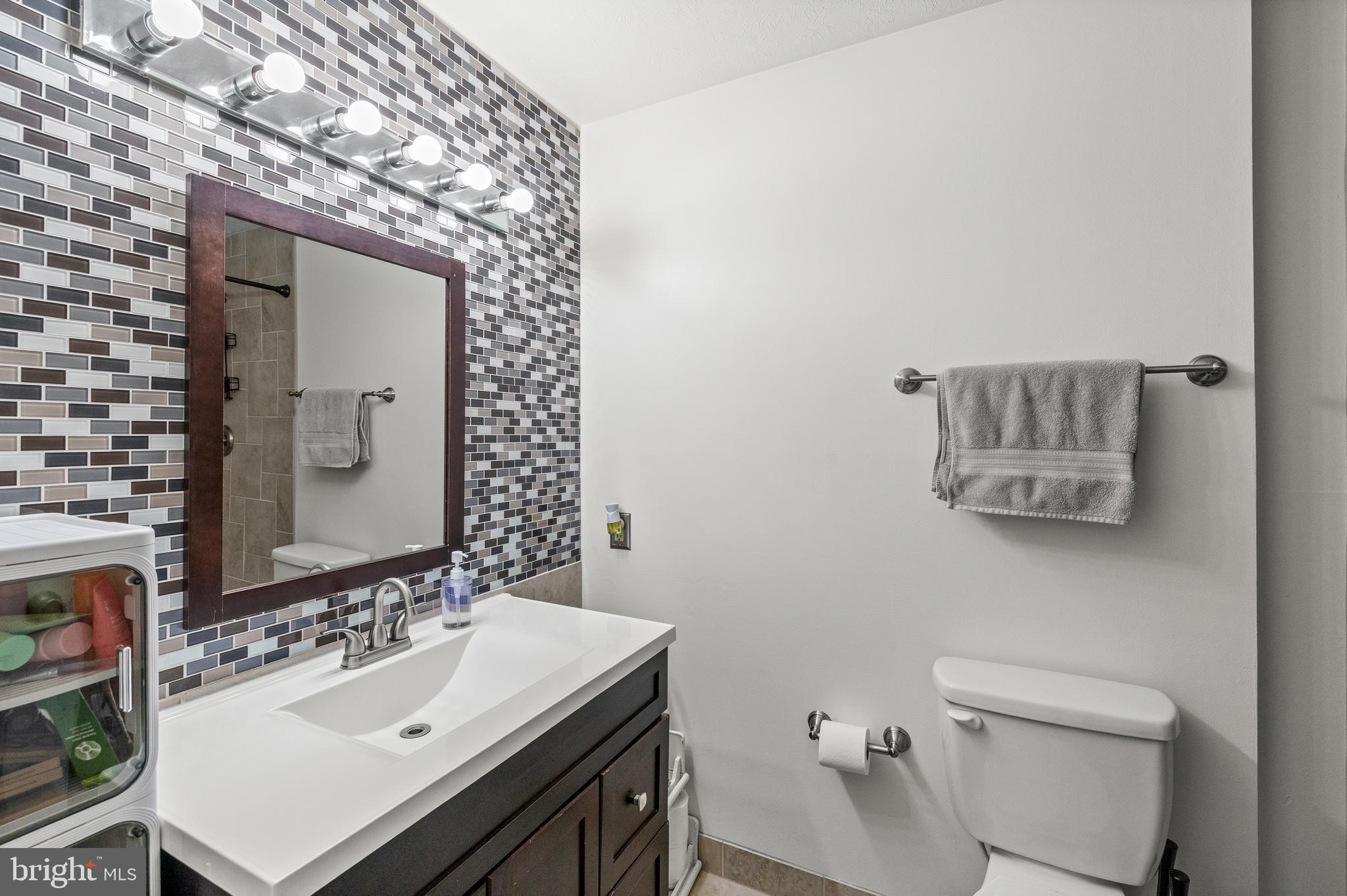 151 Deep Landing Road Tappahannock, VA 22560 - Photo 17 of 31 Primary bathroom