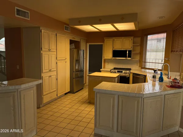 $3,395 | 6283 West Lone Cactus Drive, Glendale, AZ 85308