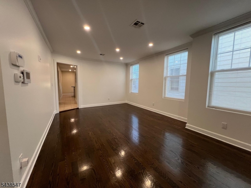 736 Pennington Street Elizabeth, NJ 07202 - Photo 5 of 31