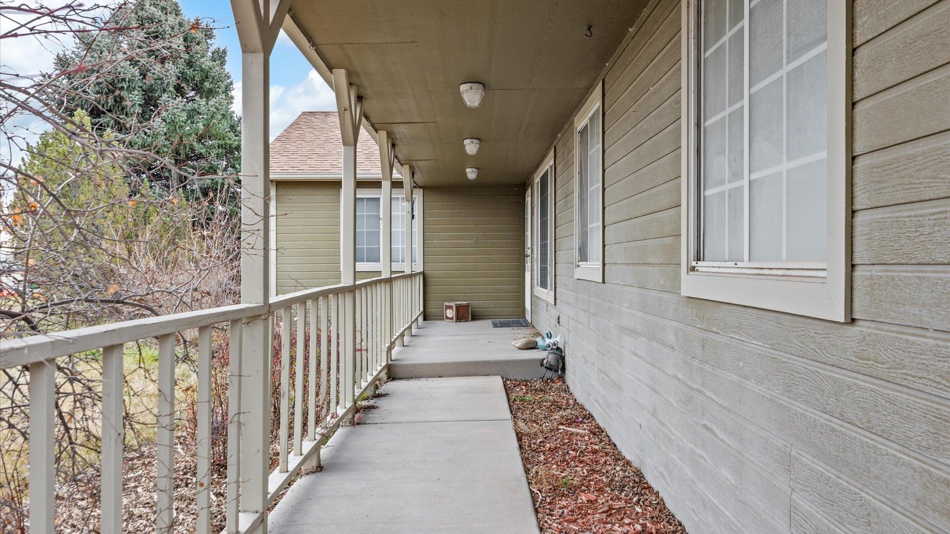 1195-17 1/2 North 1/2 Road Fruita, CO 81521 - Photo 8 of 33 a view of a balcony