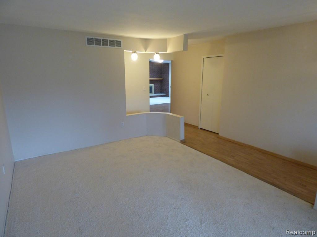 43132 Hanford Road Canton, MI 48187 - Photo 8 of 37 P1110629.jpg