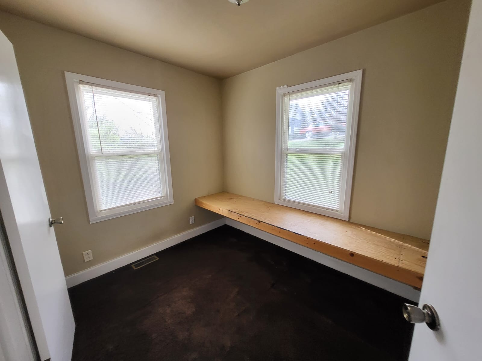 721 9th Street Clarksville, TN 37040 - Photo 6 of 7 a view of room with window