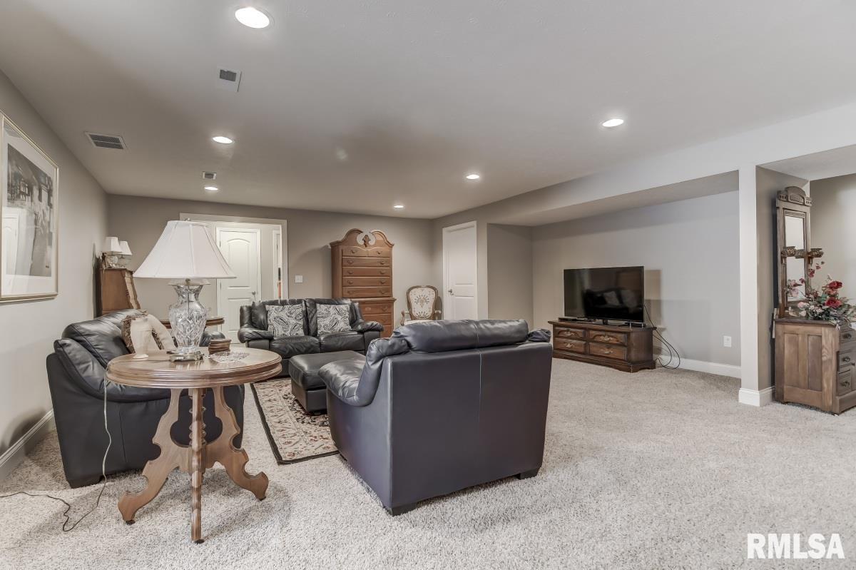 2714 Buckskin Trail Springfield, IL 62711 - Photo 23 of 36 Gallery Image 23