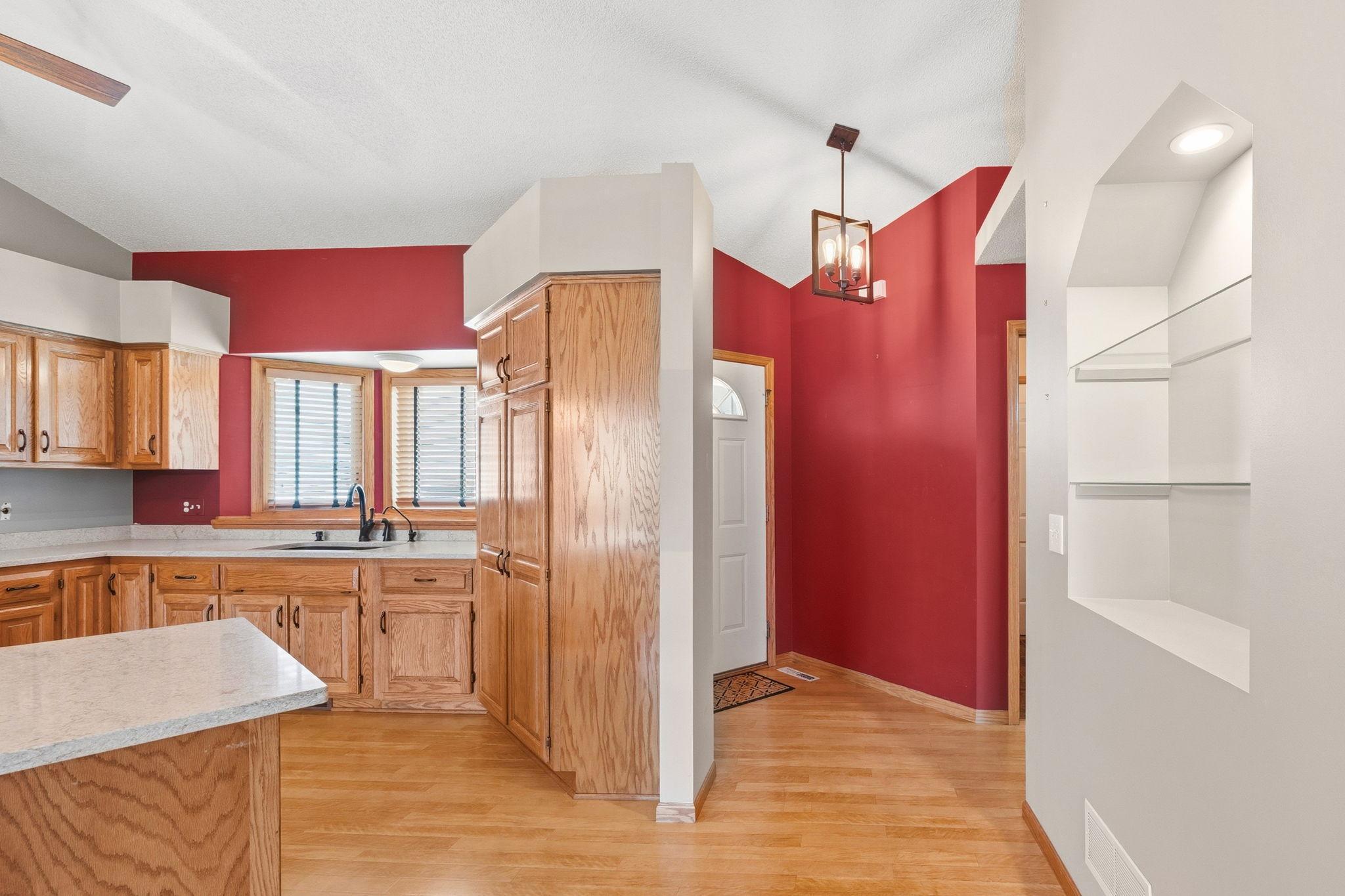 12568 Drake Street Northwest Coon Rapids, MN 55448 - Photo 7 of 28