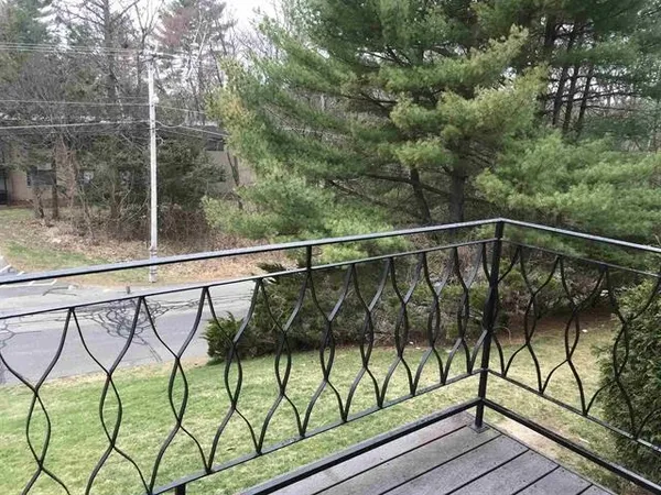 $1,800 | 13 Strawberry Bank Road, Unit 18, Nashua, NH 03062