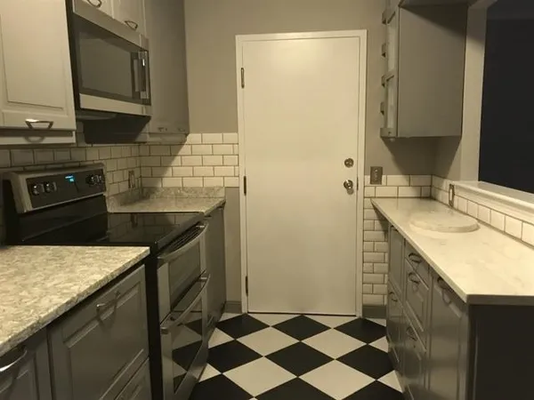 $1,800 | 13 Strawberry Bank Road, Unit 18, Nashua, NH 03062