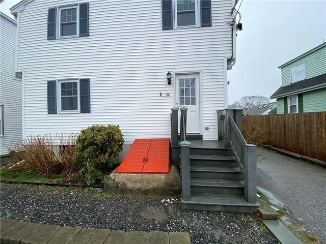 $3,400 | 32 Middleton Avenue, Unit E, Newport, RI 02840