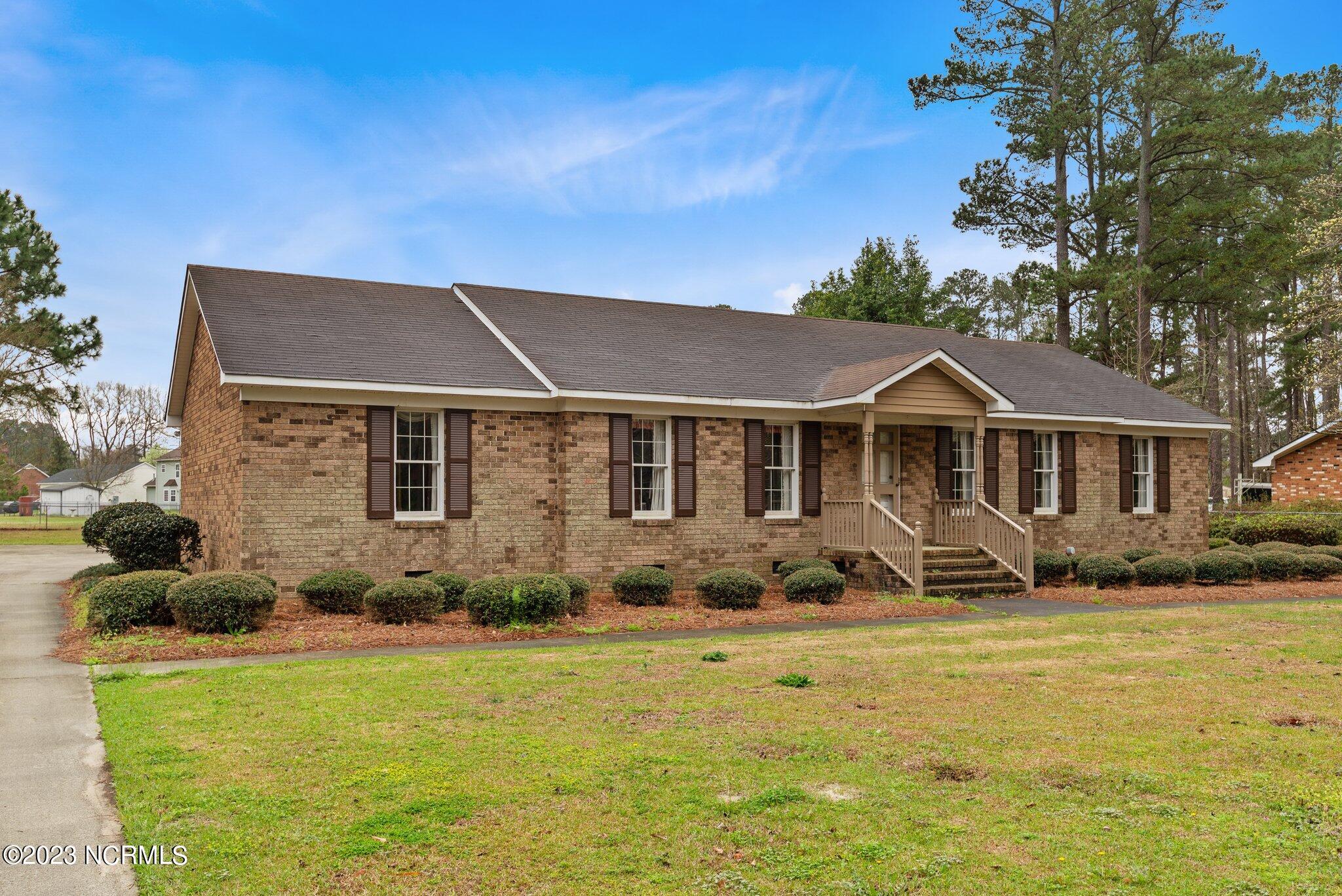 2203 Riley Road Kinston, NC 28504 - Photo 2 of 51 2-web-or-mls-DSC_4079