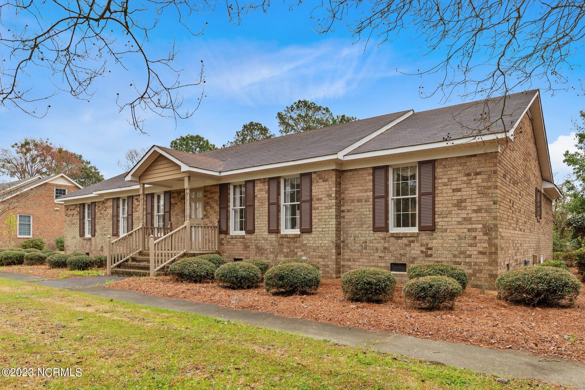 2203 Riley Road Kinston, NC 28504 - Photo 3 of 51 3-web-or-mls-DSC_4080