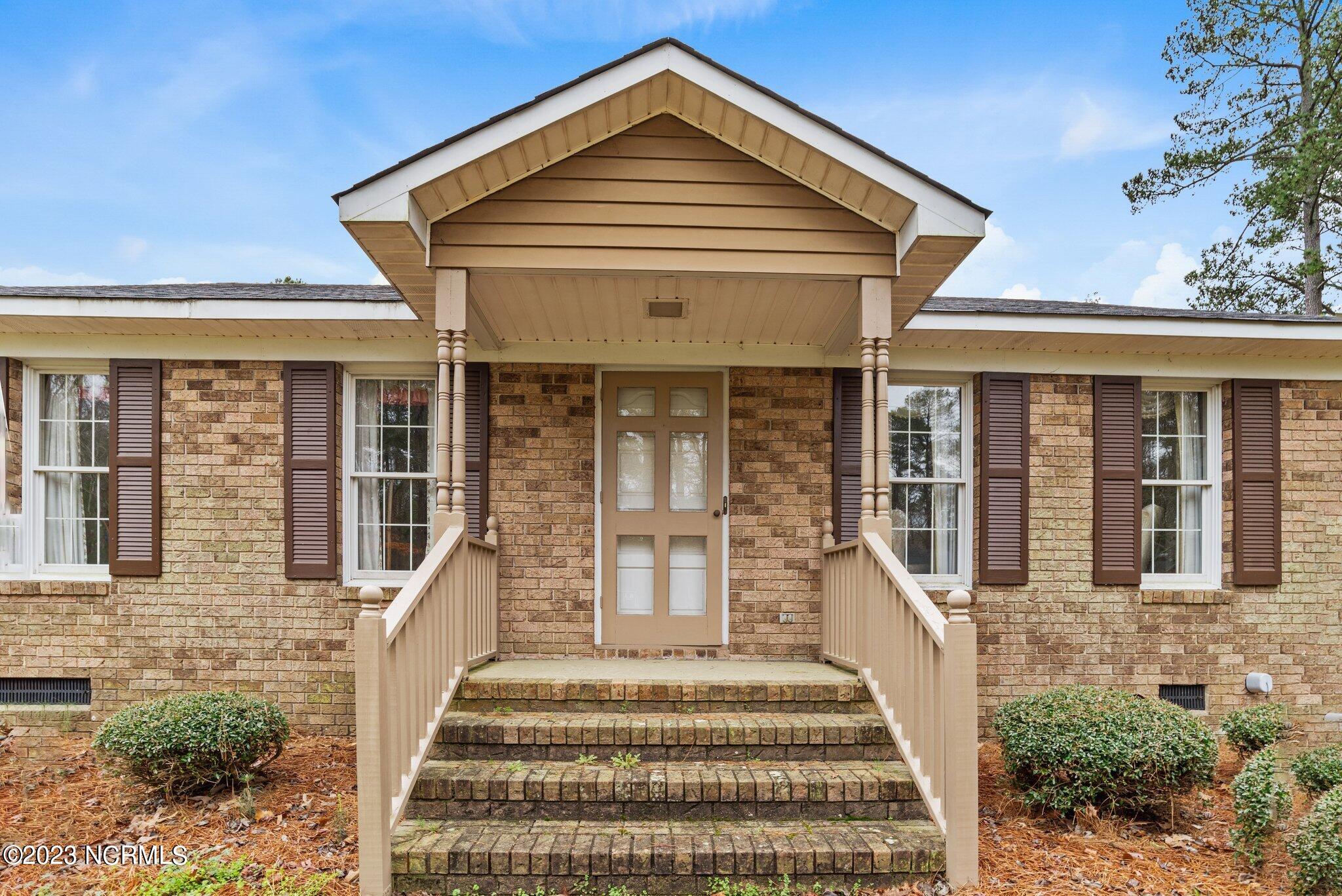 2203 Riley Road Kinston, NC 28504 - Photo 4 of 51 4-web-or-mls-DSC_4081