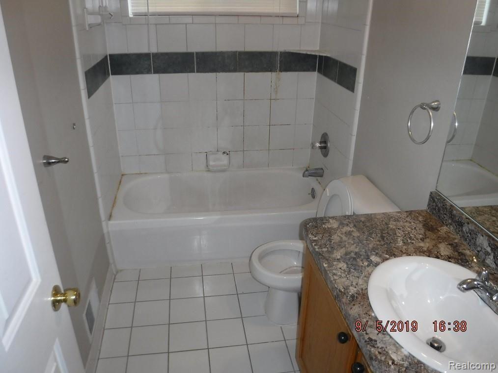 26812 Fairfield Road Southfield, MI 48076 - Photo 15 of 25 DSCF7895.JPG