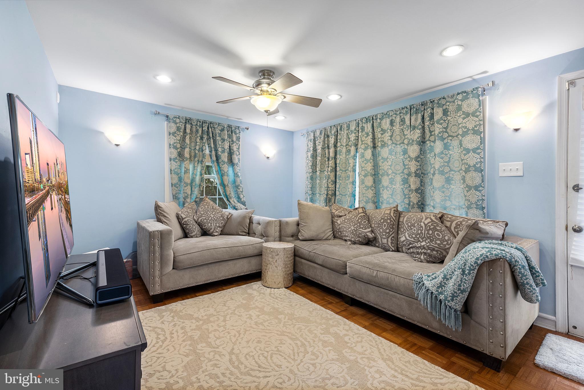 854 Church Road Springfield, PA 19064 - Photo 11 of 33 Family room which walks out to deck