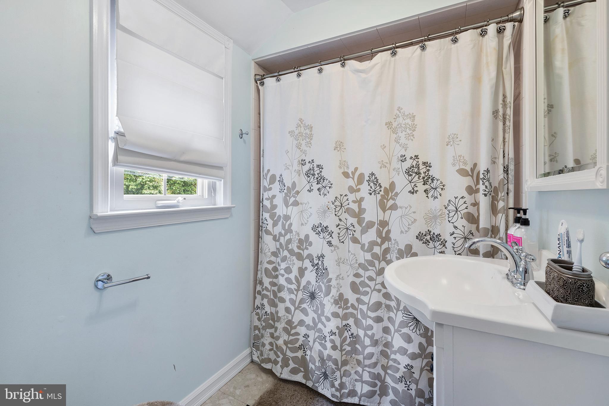 854 Church Road Springfield, PA 19064 - Photo 16 of 33 Hall shower