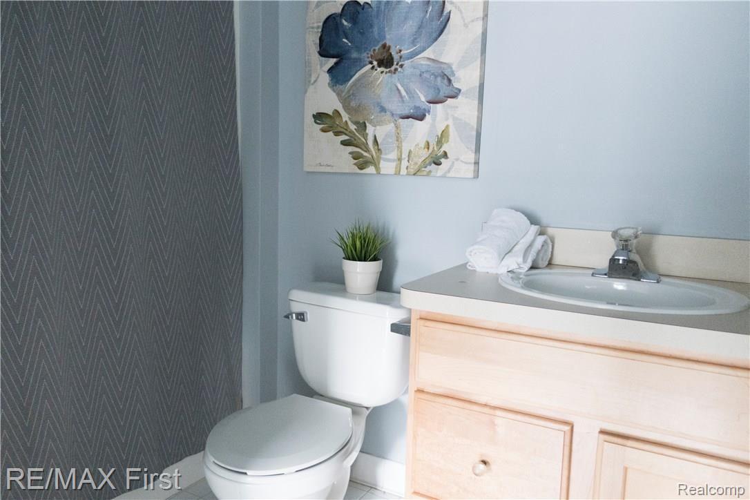 20125 Rodeo Court Southfield, MI 48075 - Photo 6 of 10 Master Bathroom