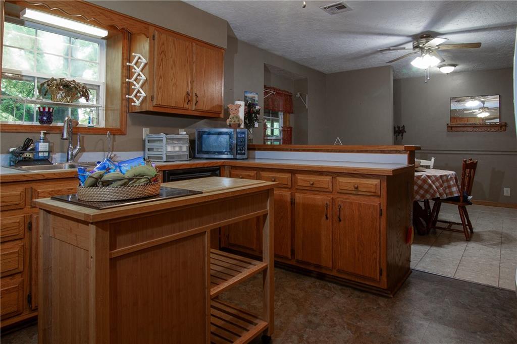 3315 Southeast Lostine Road Columbus, KS 66725 - Photo 11 of 37