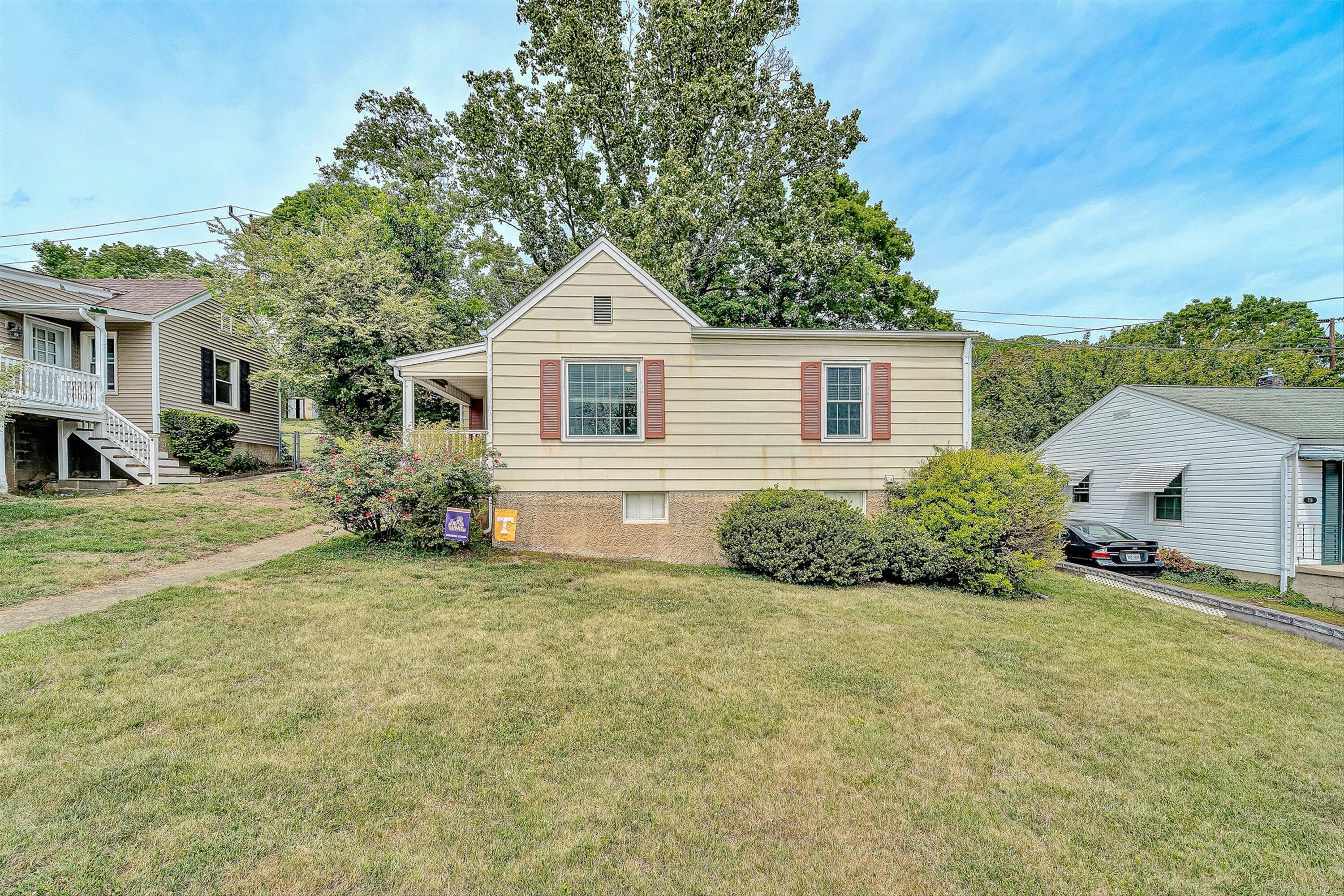 725 Windsor Avenue Southwest Roanoke, VA 24015 - Photo 3 of 21 03-VM-07083