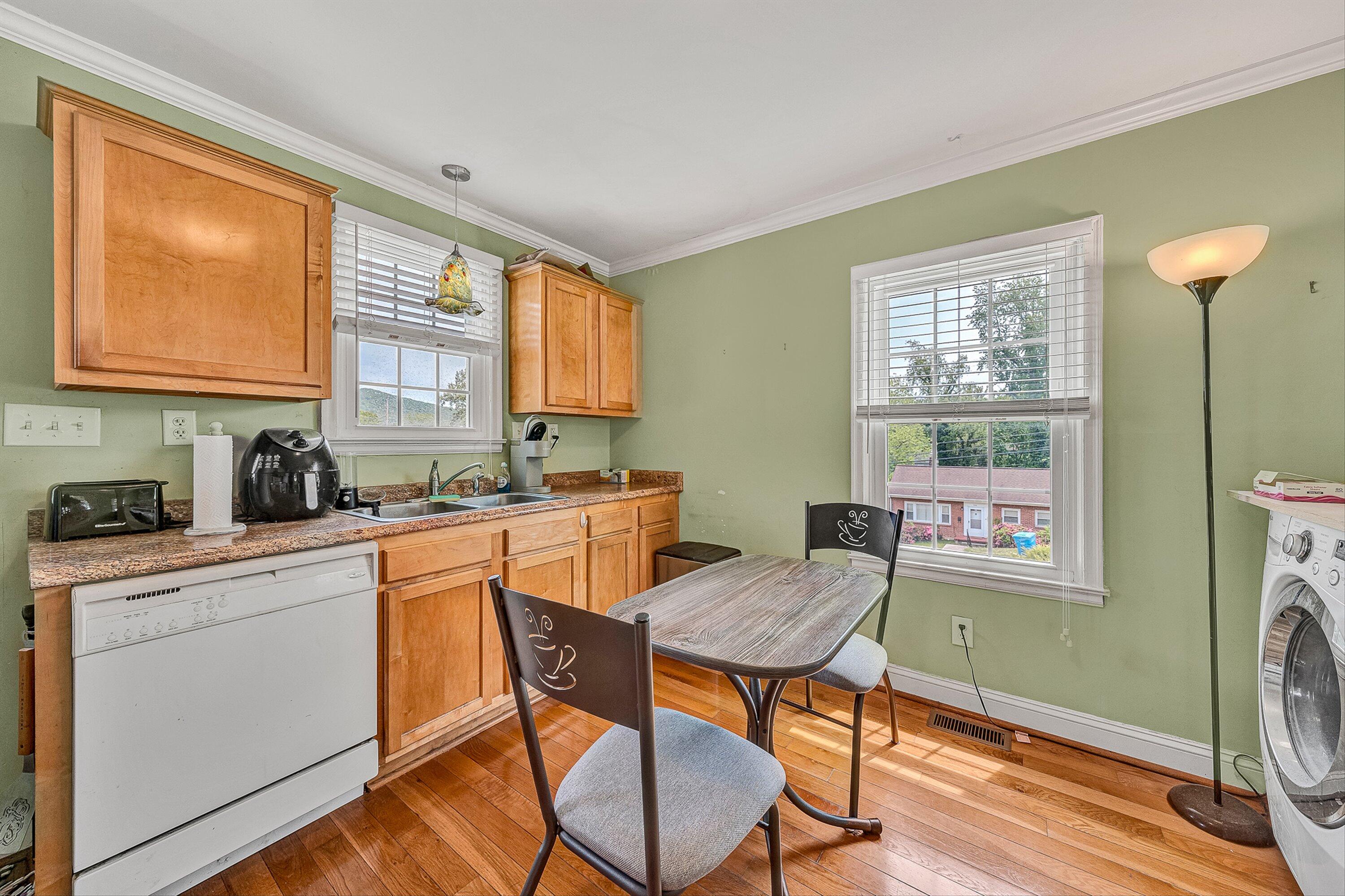 725 Windsor Avenue Southwest Roanoke, VA 24015 - Photo 9 of 21 09-VM-07059