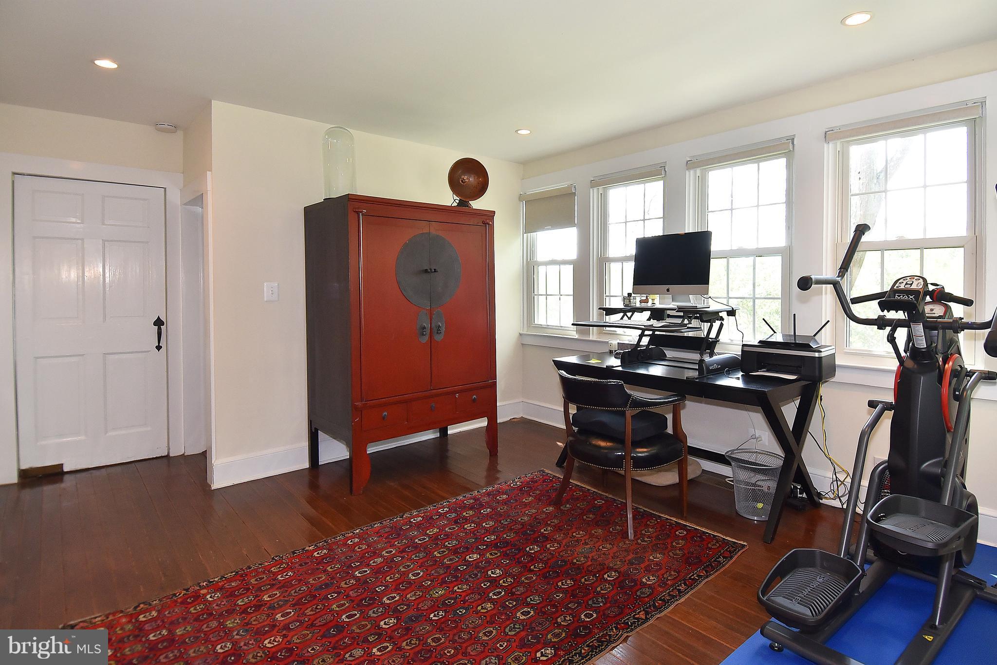 20046 St Louis Road Purcellville, VA 20132 - Photo 20 of 30 a workspace with furniture and wooden floor