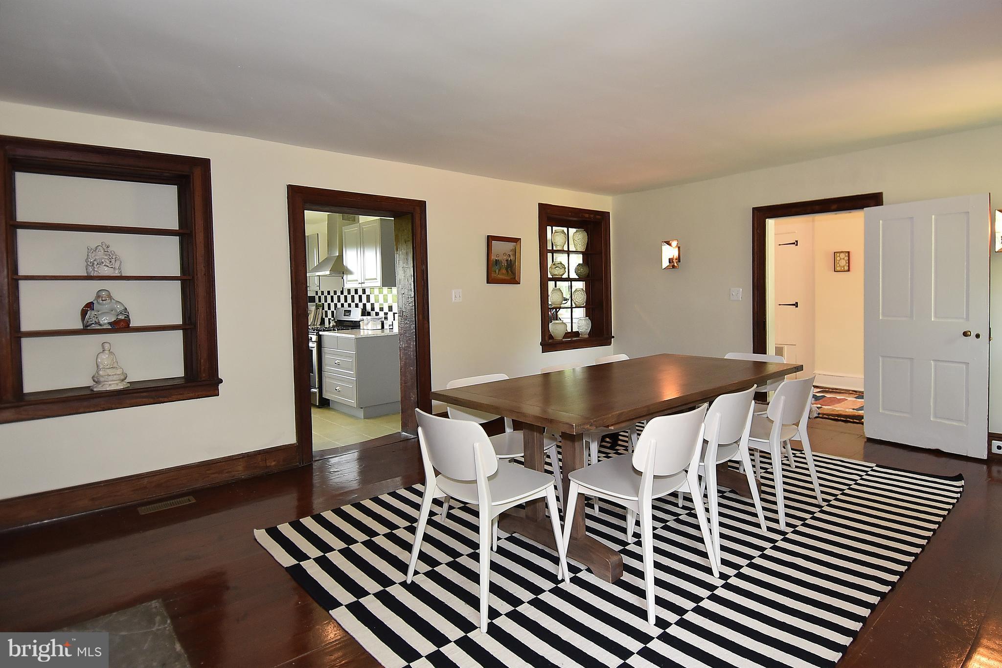 20046 St Louis Road Purcellville, VA 20132 - Photo 4 of 30 a view of a dining room with furniture and wooden floor