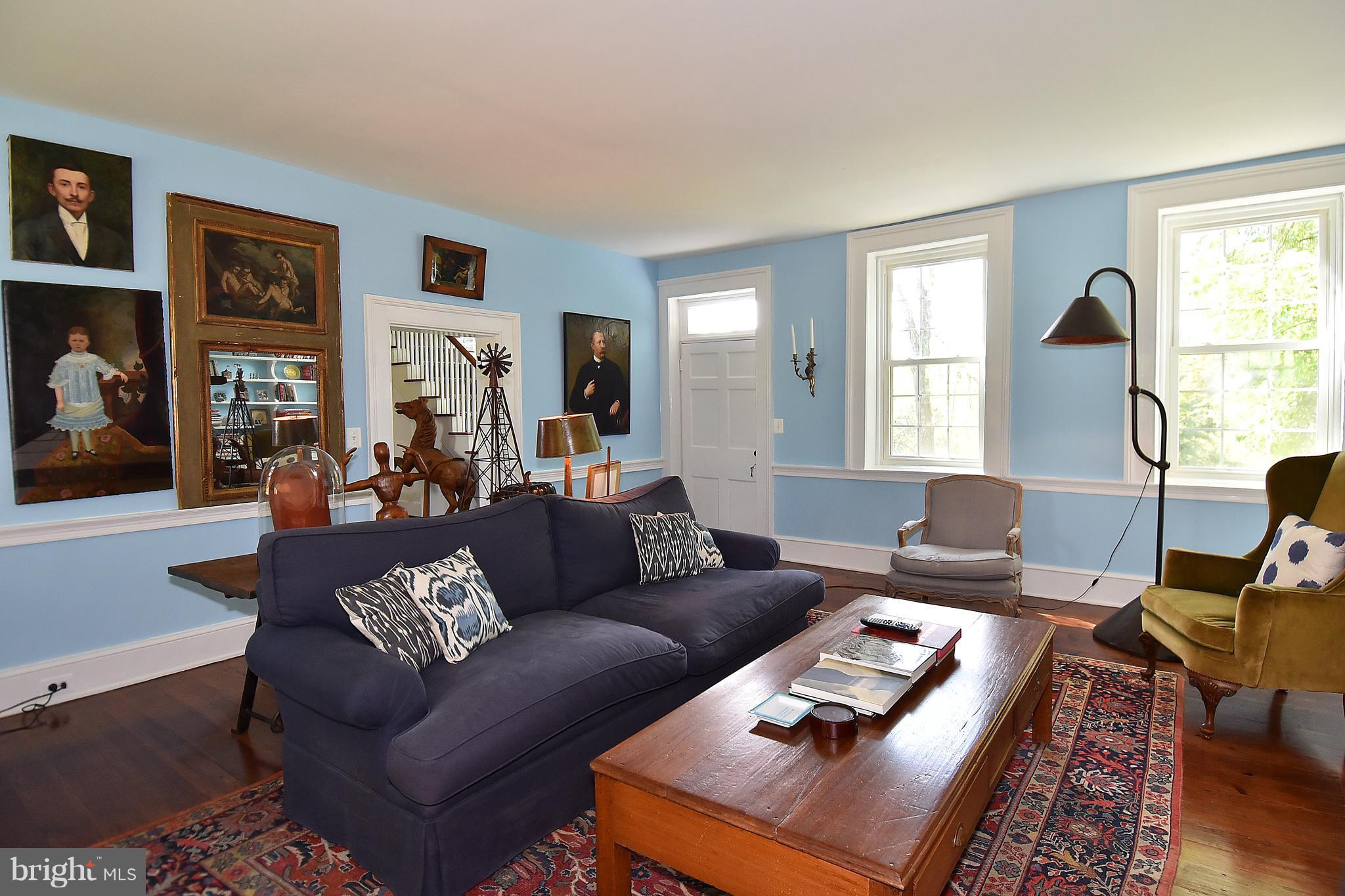20046 St Louis Road Purcellville, VA 20132 - Photo 7 of 30 a living room with furniture and a window