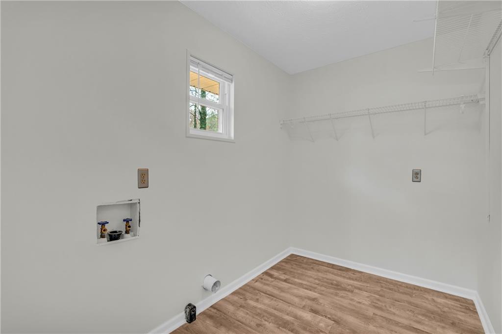 32 Cox Road Southeast Cartersville, GA 30121 - Photo 20 of 60 an empty room with a workbench