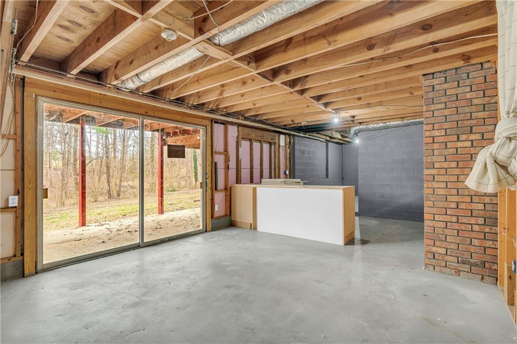 32 Cox Road Southeast Cartersville, GA 30121 - Photo 31 of 60 a view of an empty room with a balcony