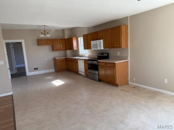 $169,900 | 11915 Old Halls Ferry Road, Florissant, MO 63033