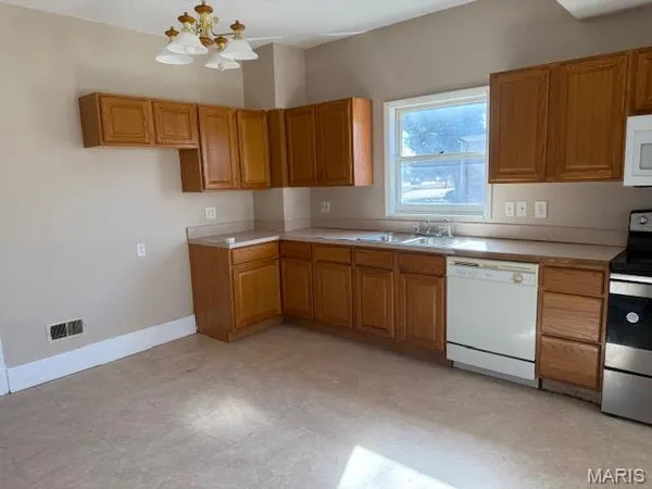 $169,900 | 11915 Old Halls Ferry Road, Florissant, MO 63033