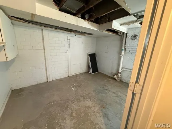 $169,900 | 11915 Old Halls Ferry Road, Florissant, MO 63033