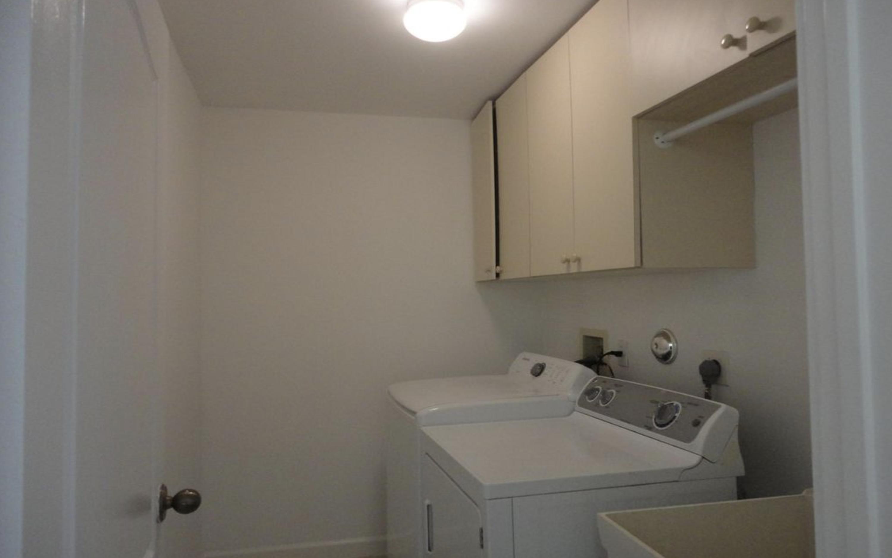4075 Northwest 58th Street, Unit 1 Boca Raton, FL 33496 - Photo 14 of 27 Laundry room
