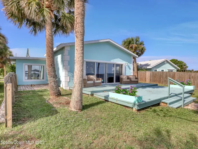 a view of a house with backyard and swimming pool