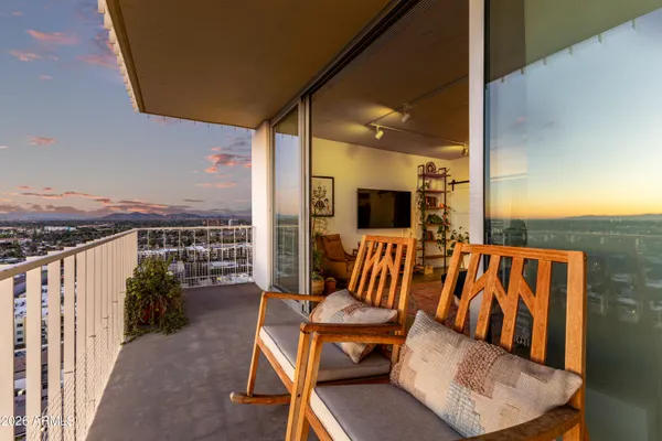 $399,000 | 207 West Clarendon Avenue, Unit 21C, Phoenix, AZ 85013