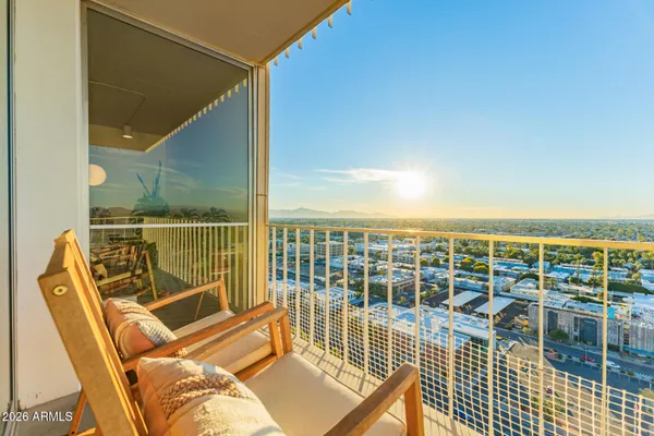 $399,000 | 207 West Clarendon Avenue, Unit 21C, Phoenix, AZ 85013