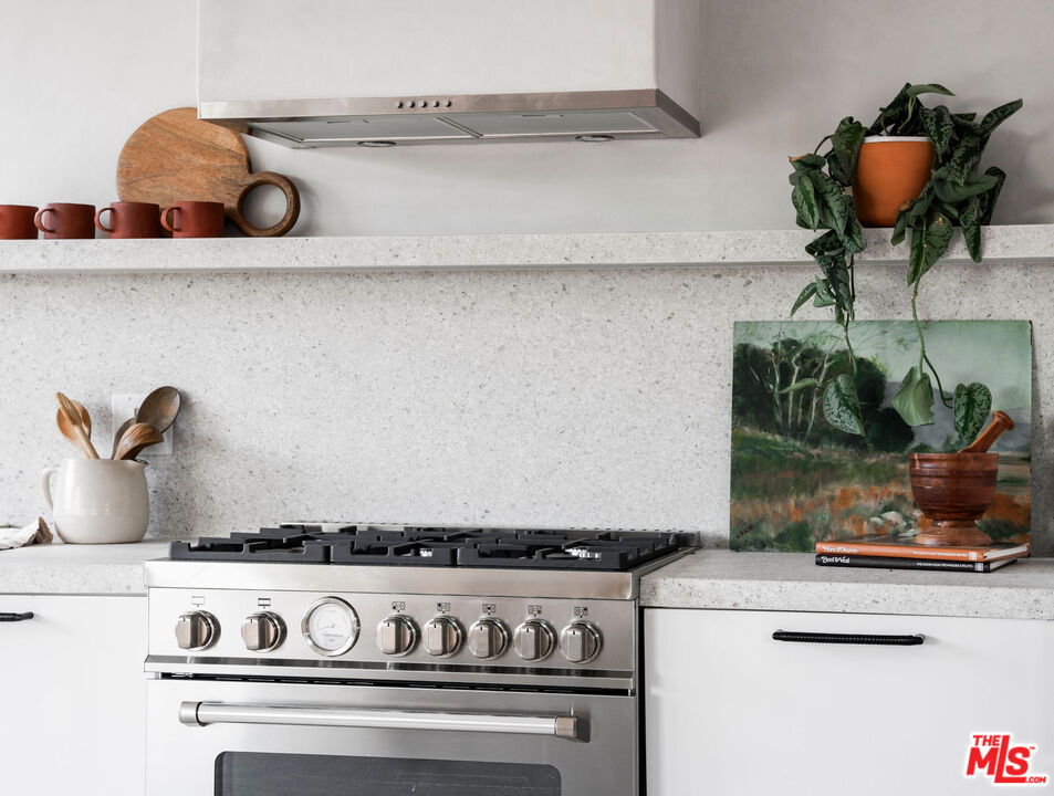 8550 Ridpath Drive Los Angeles, CA 90046 - Photo 11 of 32 a stove top oven sitting on top of a counter
