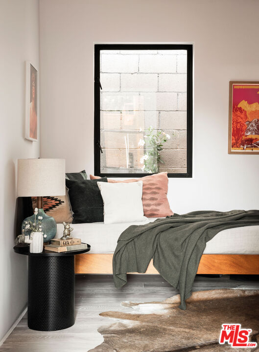 8550 Ridpath Drive Los Angeles, CA 90046 - Photo 14 of 32 a living room with furniture and a window