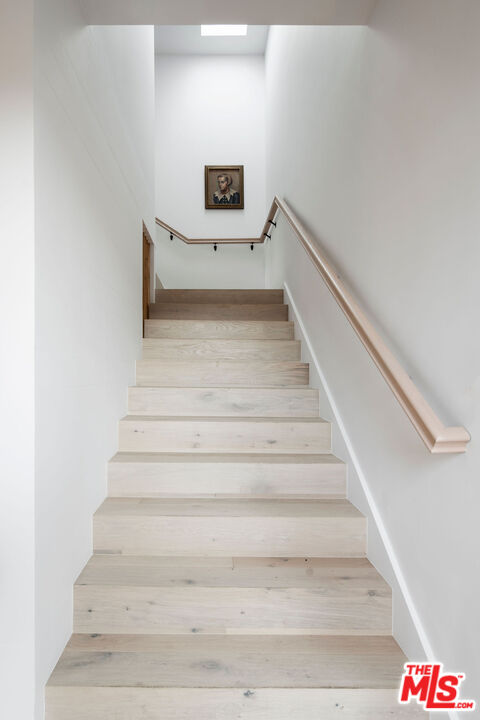 8550 Ridpath Drive Los Angeles, CA 90046 - Photo 18 of 32 a view of entryway