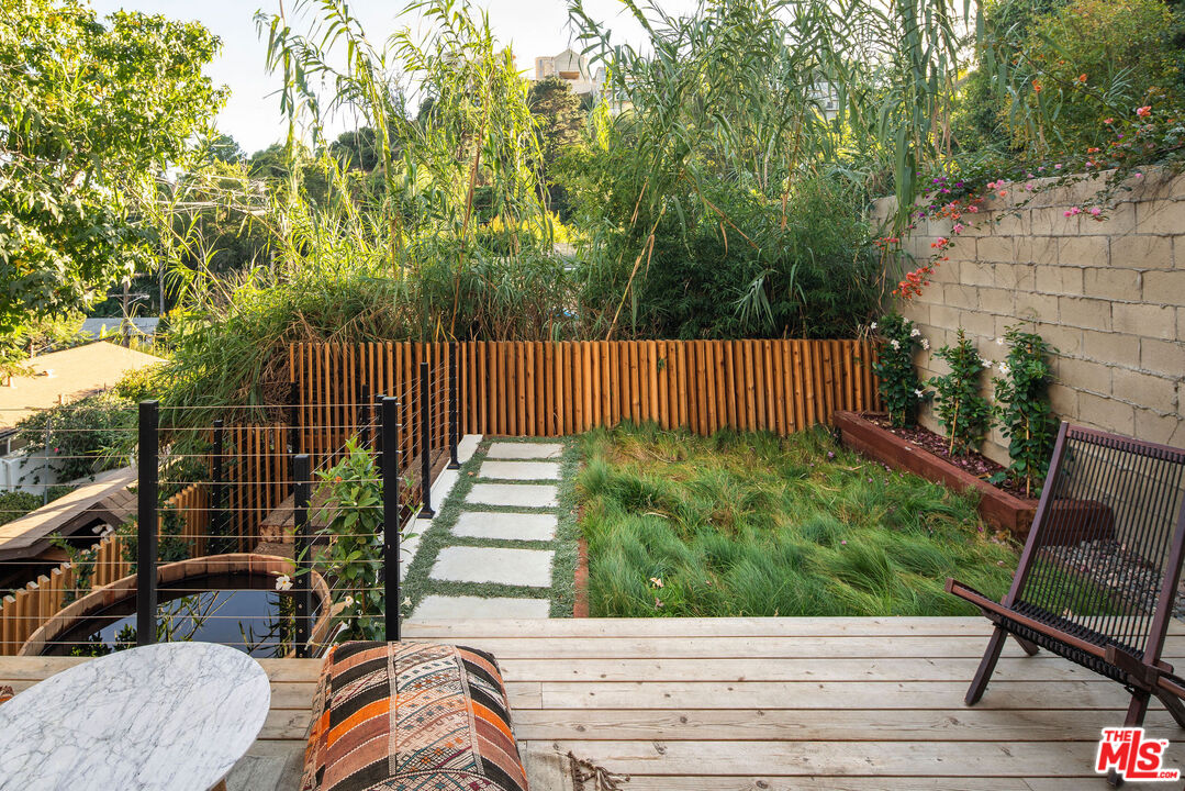 8550 Ridpath Drive Los Angeles, CA 90046 - Photo 25 of 32 a view of balcony with furniture