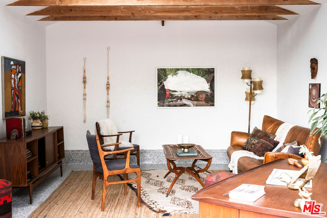 8550 Ridpath Drive Los Angeles, CA 90046 - Photo 31 of 32 a living room with furniture and a flat screen tv