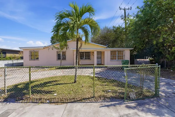 $390,000 | 4925 East 9th Court, Hialeah, FL 33013