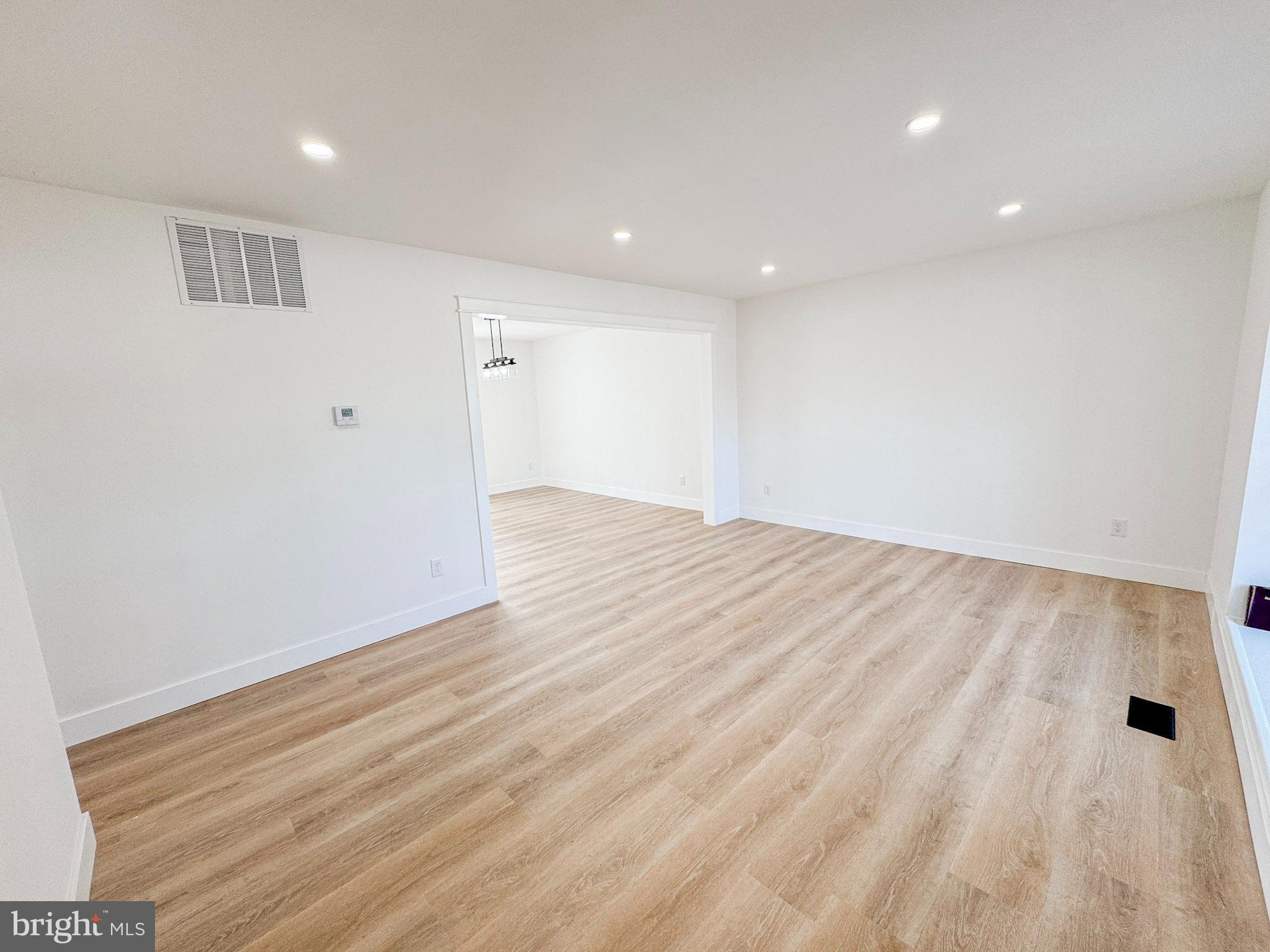 604 Cobblestone Road Williamstown, NJ 08094 - Photo 5 of 15 Bright and airy open living space.