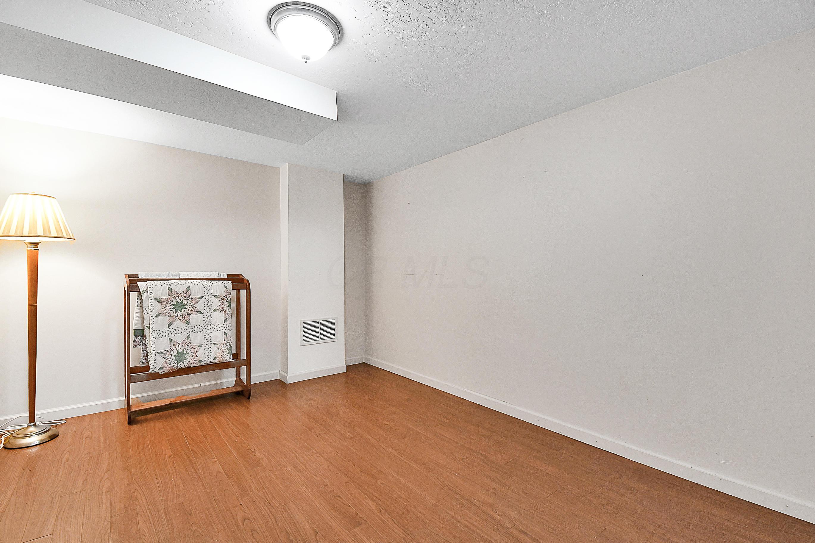5873 Whitman Road Columbus, OH 43213 - Photo 37 of 52 Gallery Image 37