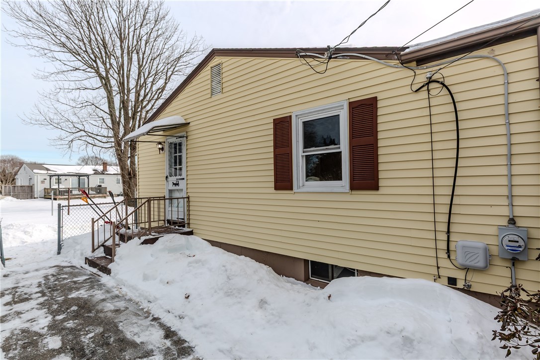 266 Vineyard Road Warwick, RI 02889 - Photo 2 of 31