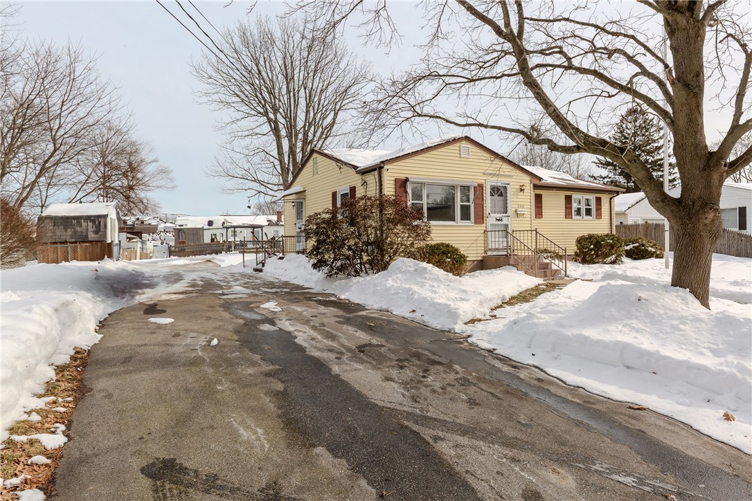 266 Vineyard Road Warwick, RI 02889 - Photo 3 of 31