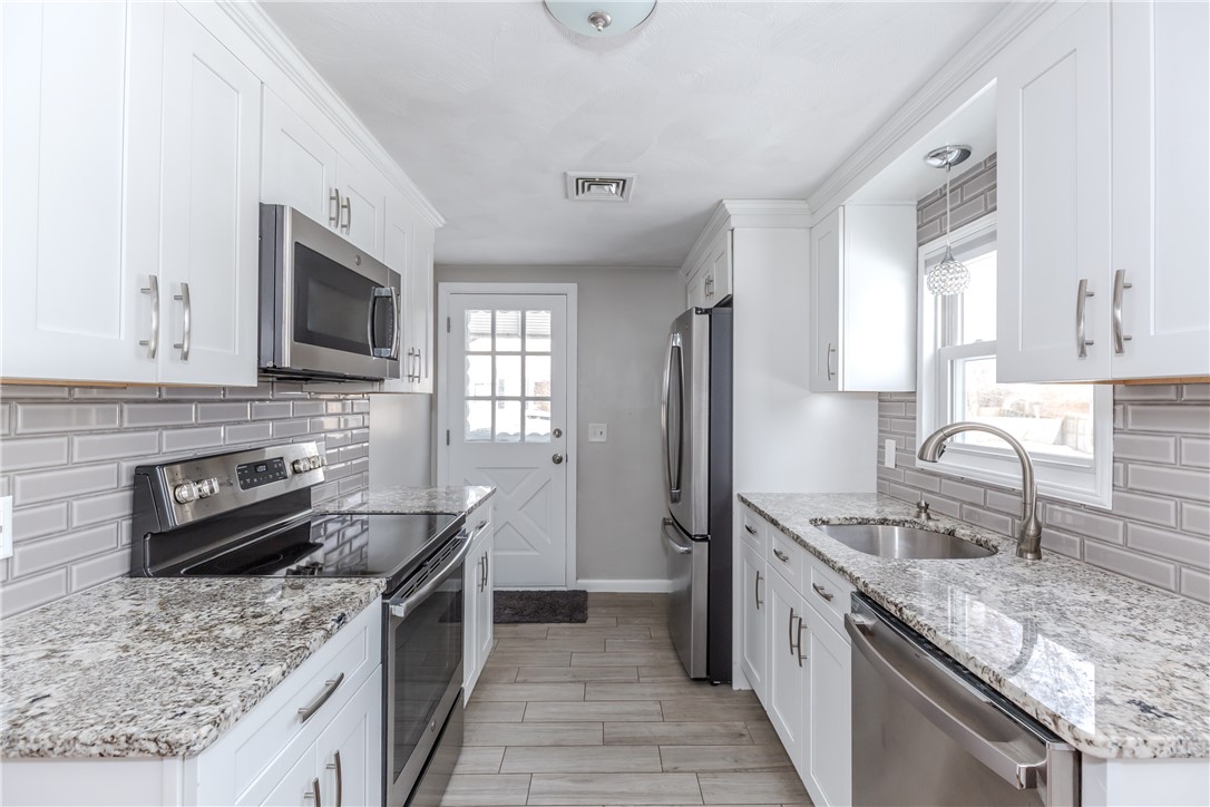 266 Vineyard Road Warwick, RI 02889 - Photo 5 of 31