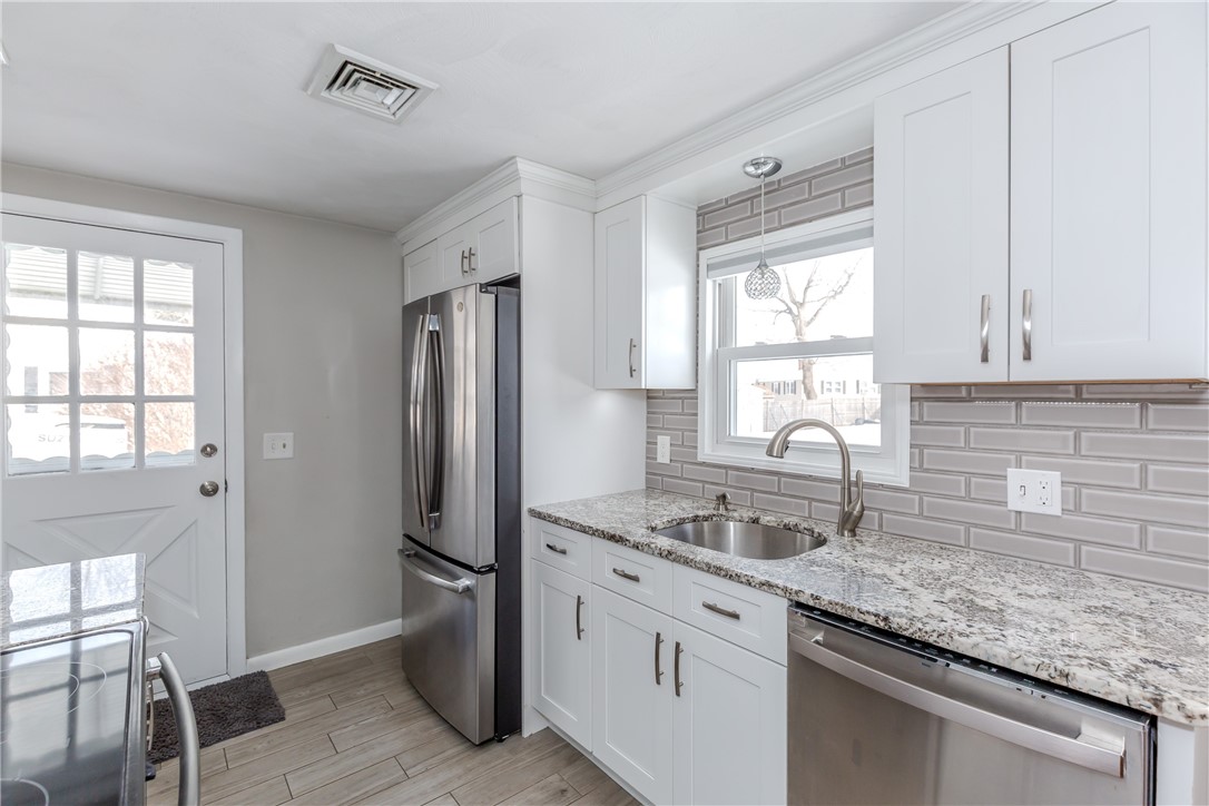 266 Vineyard Road Warwick, RI 02889 - Photo 7 of 31