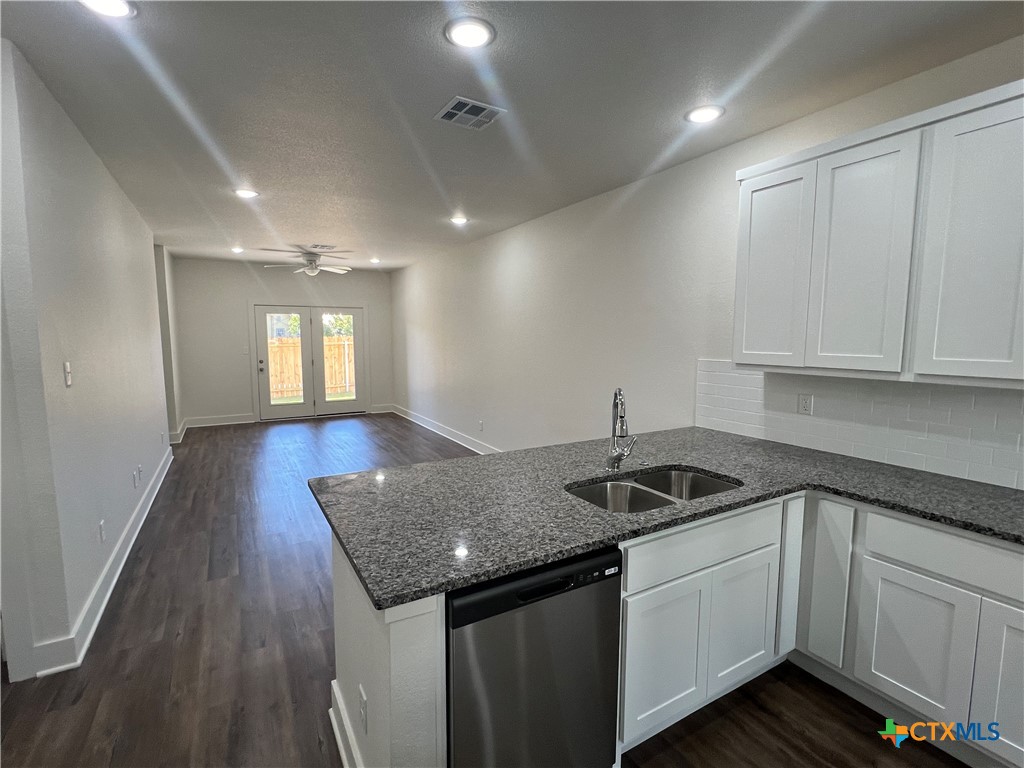 1826 Royal Loop Belton, TX 76513 - Photo 5 of 18 a kitchen that has a sink and cabinets