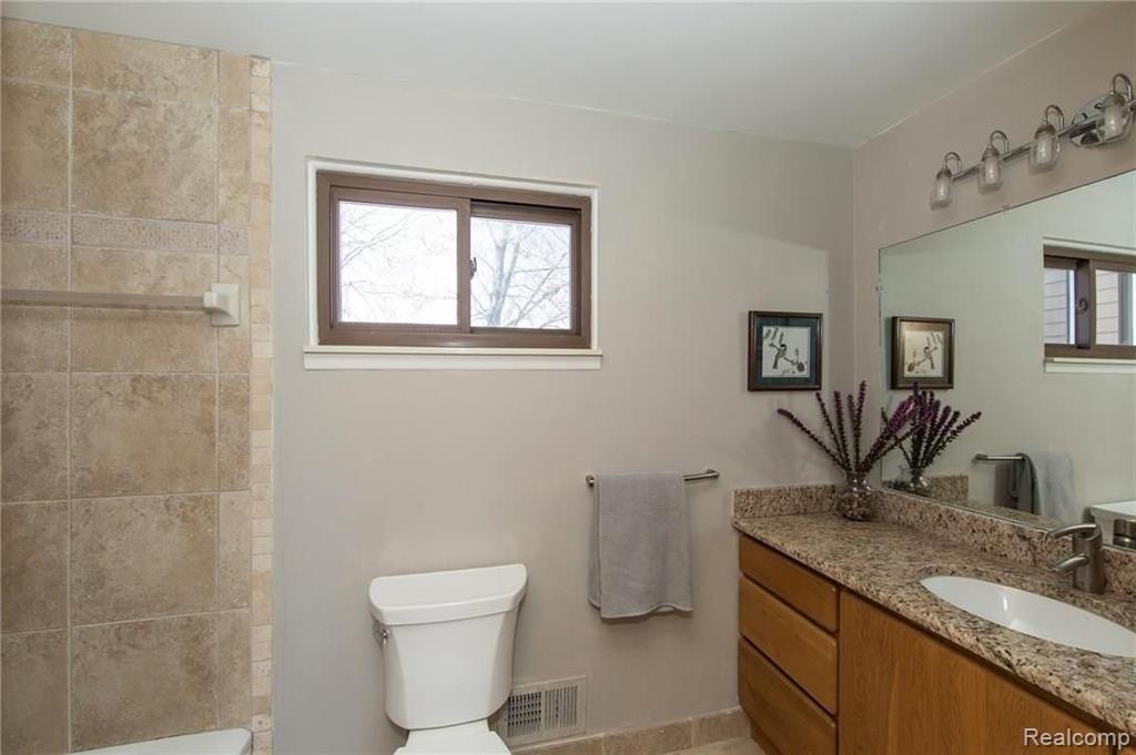7783 Chichester Road Canton, MI 48187 - Photo 28 of 45